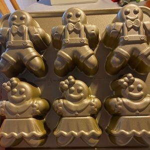 Nordic Ware Gingerbread children pan